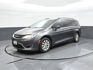 Used 2017 Chrysler Pacifica Touring-L image 1