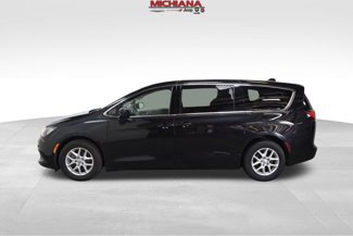Used 2017 Chrysler Pacifica Touring image 1