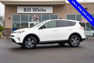 Used 2018 Toyota RAV4 LE image 1