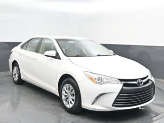 Used 2015 Toyota Camry LE image 1