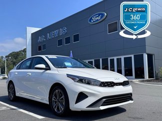 Used 2023 Kia Forte LXS image 1