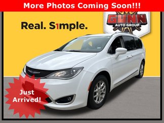 Used 2020 Chrysler Pacifica Touring-L image 1