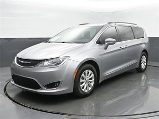 Used 2017 Chrysler Pacifica Touring-L image 1