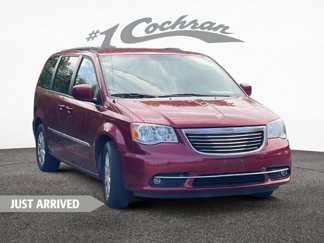 Used 2015 Chrysler Town & Country Touring image 1