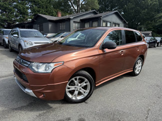 Used 2014 Mitsubishi Outlander SE image 1