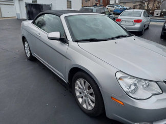 Used 2010 Chrysler Sebring Touring image 1