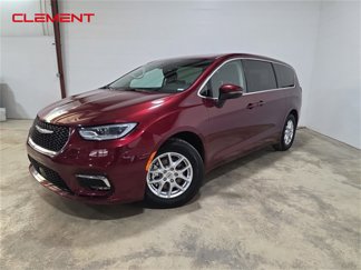 Used 2023 Chrysler Pacifica Touring-L image 1