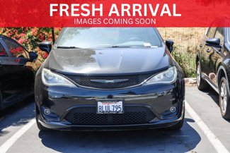Used 2019 Chrysler Pacifica Touring-L w/ S Appearance Package image 1