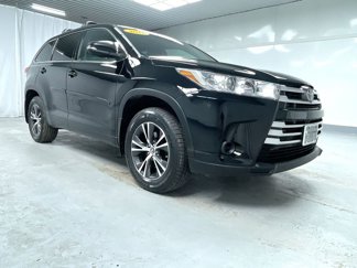 Used 2017 Toyota Highlander LE image 1