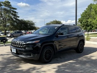 Used 2018 Jeep Cherokee Latitude Plus w/ Cold Weather Group image 1
