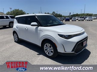 Used 2023 Kia Soul LX image 1