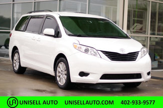 Used 2017 Toyota Sienna LE image 1