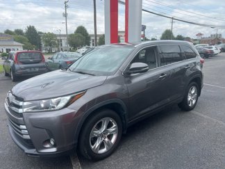 Used 2019 Toyota Highlander Limited Platinum image 1