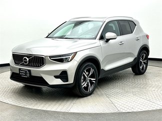Certified 2025 Volvo XC40 B5 Core image 1