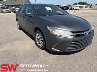 Used 2016 Toyota Camry LE image 1