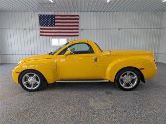 Used 2004 Chevrolet SSR w/ Preferred Equipment Group image 1