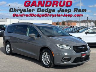Used 2022 Chrysler Pacifica Touring-L image 1
