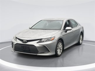 Used 2021 Toyota Camry LE image 1