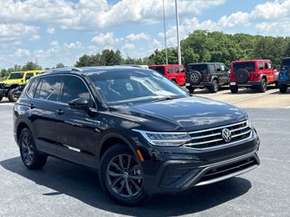 Used 2022 Volkswagen Tiguan SE image 1