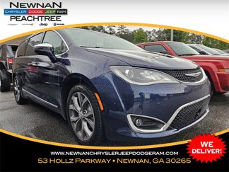 Used 2017 Chrysler Pacifica Limited image 1