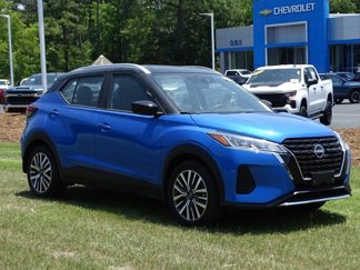 Used 2023 Nissan Kicks SV image 1