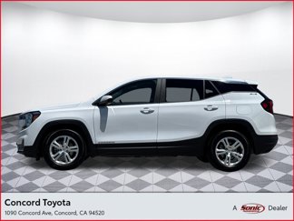 Used 2024 GMC Terrain SLE image 1