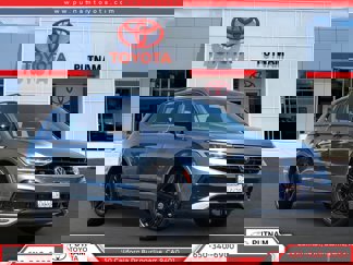 Used 2022 Volkswagen Tiguan SE R-Line image 1