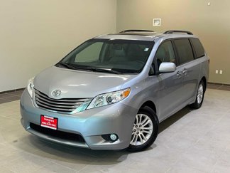 Used 2015 Toyota Sienna XLE image 1
