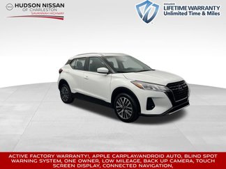 Used 2022 Nissan Kicks SV image 1
