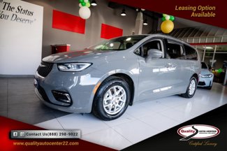 Used 2022 Chrysler Pacifica Touring-L image 1