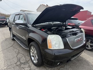 Used 2011 GMC Yukon XL Denali image 1