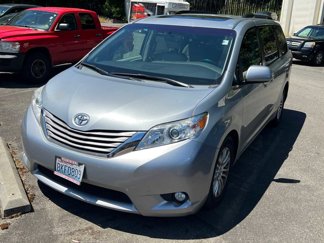 Used 2015 Toyota Sienna XLE image 1