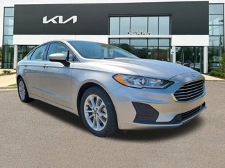 Used 2020 Ford Fusion SE image 1