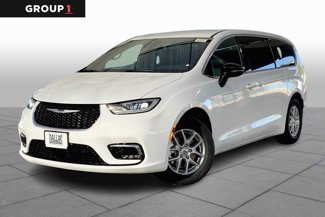 New 2025 Chrysler Pacifica Select image 1