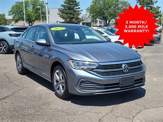 Certified 2022 Volkswagen Jetta SE w/ Panoramic Sunroof Package image 1