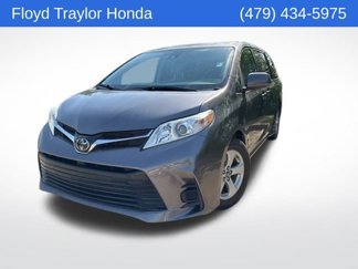 Used 2018 Toyota Sienna LE image 1