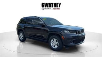Used 2023 Jeep Grand Cherokee Laredo image 1