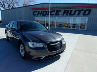 Used 2019 Chrysler 300 Touring image 1