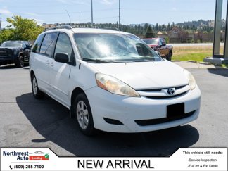 Used 2010 Toyota Sienna LE image 1