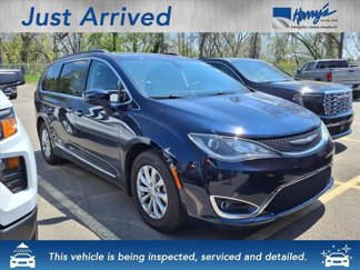 Used 2017 Chrysler Pacifica Touring-L image 1