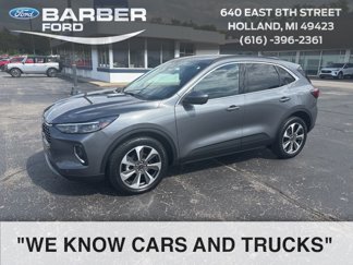 Used 2023 Ford Escape Platinum image 1