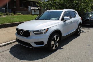 Used 2020 Volvo XC40 T5 Momentum w/ Protection Package image 1