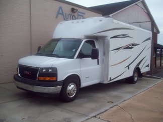Used 2017 GMC Savana 4500 image 1