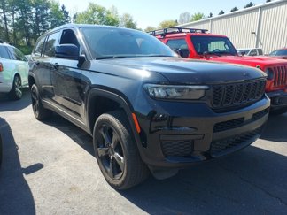 Used 2023 Jeep Grand Cherokee L Laredo image 1