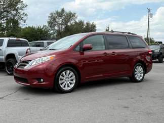 Used 2012 Toyota Sienna XLE image 1