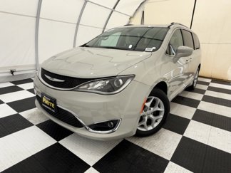 Used 2017 Chrysler Pacifica Touring-L Plus w/ Tire & Wheel Group image 1