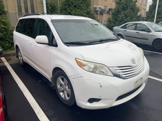 Used 2017 Toyota Sienna LE image 1