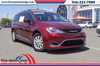 Used 2017 Chrysler Pacifica Touring-L image 1