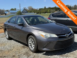 Used 2017 Toyota Camry SE image 1