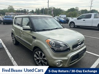 Used 2013 Kia Soul ! w/ Premium Pkg image 1